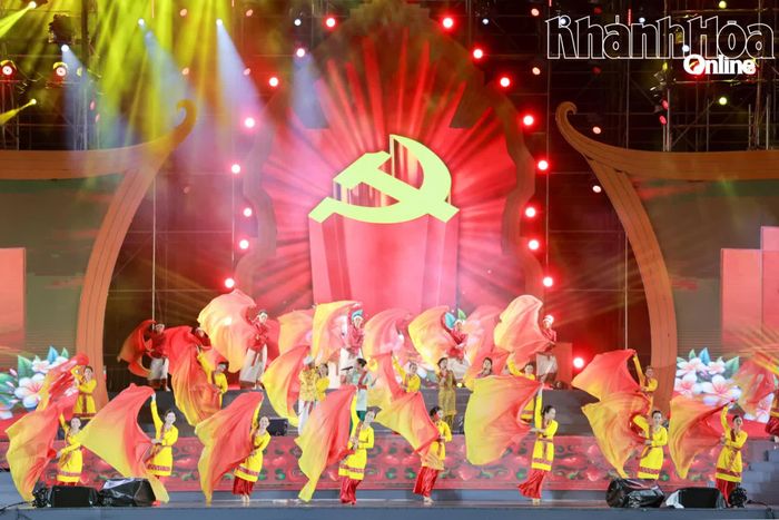 Tiết mục thể hiện tình cảm của đồng bào Chăm đối với Đảng.