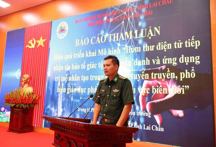 Đại biểu trình bày tham luận tại hội nghị.