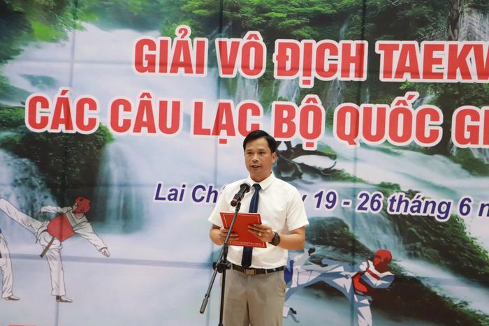 Đồng chí Trần Văn Công - Phó Giám đốc Sở Văn hóa, Thể thao và Du lịch phát biểu tại lễ bế mạc.