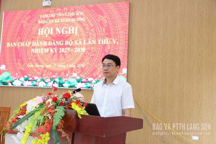 Đồng chí Nguyễn Đông Bắc, Tỉnh ủy viên, Giám đốc Báo và PTTH Lạng Sơn phát biểu tại hội nghị