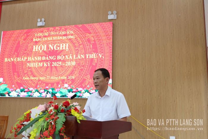 Thường trực Đảng ủy xã Xuân Dương phát biểu làm rõ một số nội dung tại hội nghị