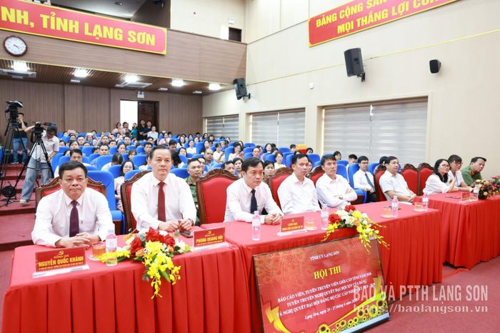Các đại biểu dự bế mạc hội thi