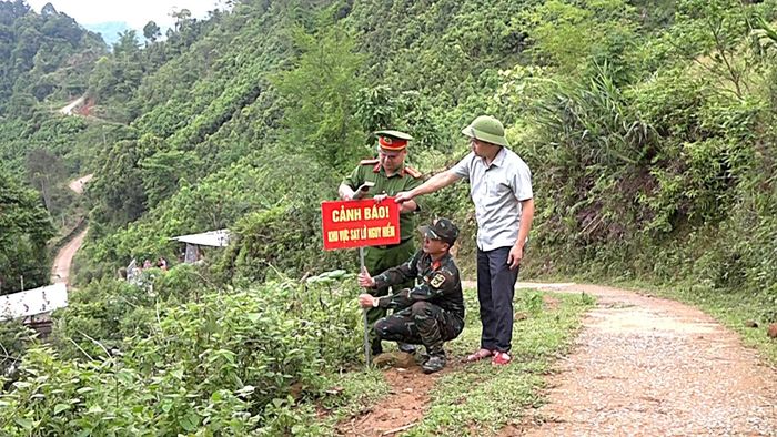 Các điểm có nguy cơ sạt lở đều được xã Trạm Tấu rà soát, cắm biển cảnh báo nguy hiểm.