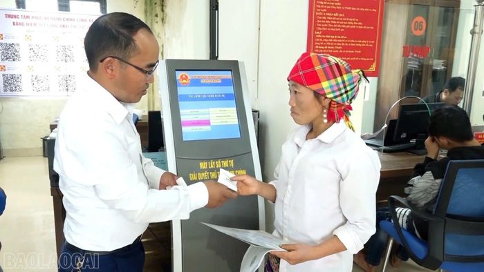 Chuyển đổi số giúp người dân thuận tiện trong thực hiện các thủ tục hành chính.