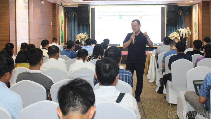 Giảng viên Trần Vũ Tuấn Phan - Học viện Chiến lược Khoa học và Công nghệ truyền đạt các kiến thức về đổi mới sáng tạo.