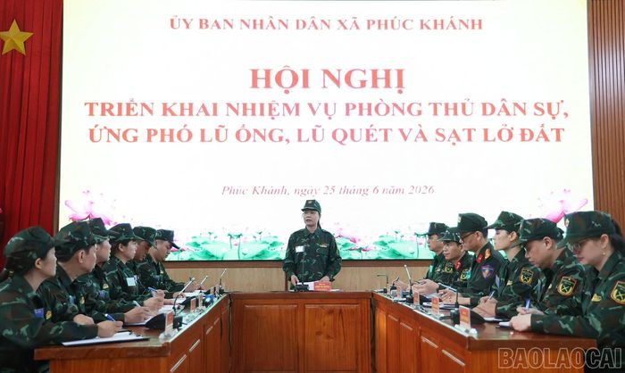 Hội nghị UBND xã triển khai nhiệm vụ phòng thủ dân sự, ứng phó lũ ống, lũ quét và sạt lở đất.