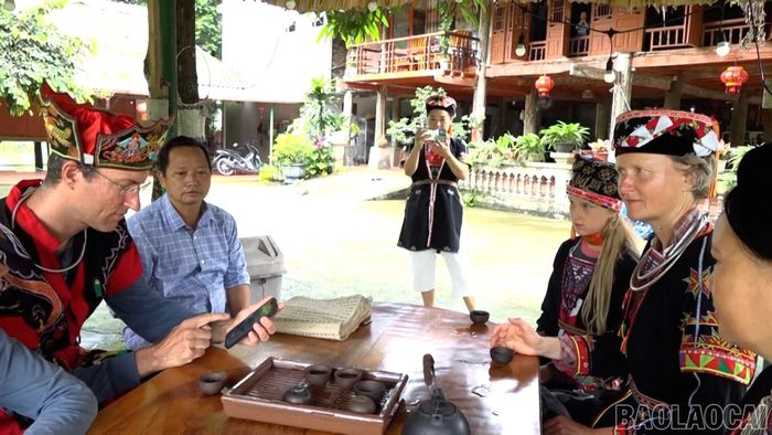 Mạng xã hội trở thành công cụ hiệu quả giúp chị Lý Thị Sam Sung kết nối và thu hút du khách.