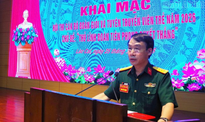 Đại tá Đặng Hồng Hải - Phó Chính ủy Bộ CHQS tỉnh, Trưởng Ban Tổ chức hội thi phát biểu tại hội thi.