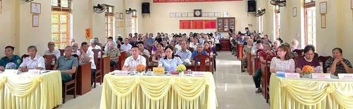 Thôn Hồng Hà, xã Mậu A tổ chức hội nghị lấy ý kiến Nhân dân về chủ trương sáp nhập thôn.