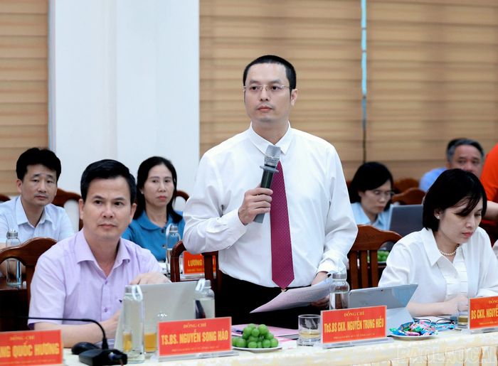 Lãnh đạo các sở, ngành phát biểu tại buổi làm việc.