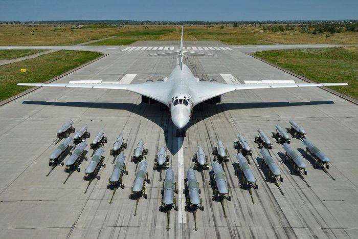 Tu-160 và hệ thống vũ khí của nó. Ảnh: Bộ Quốc phòng Nga