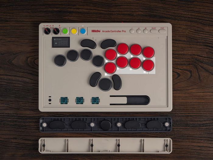 The 8BitDo Arcade Controller can be easily customized.