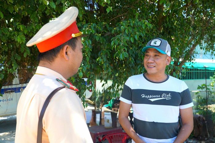 CSGT yêu cầu lái xe chấp hành nghiêm quy định về ATGT