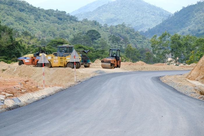 Tuyến đường ĐT.722 kết nối tỉnh Lâm Đồng với tỉnh Đắk Lắk đã được thực hiện đạt hơn 97% giá trị hợp đồng