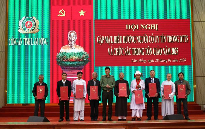 Công an tỉnh Lâm Đồng gặp mặt, biểu dương người có uy tín trong đồng bào dân tộc thiểu số và chức sắc tôn giáo năm 2025