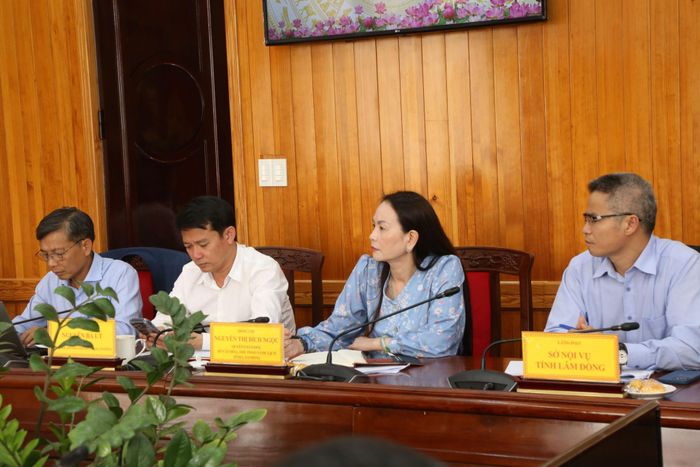 Đại diện các sở, ngành tham dự cuộc họp