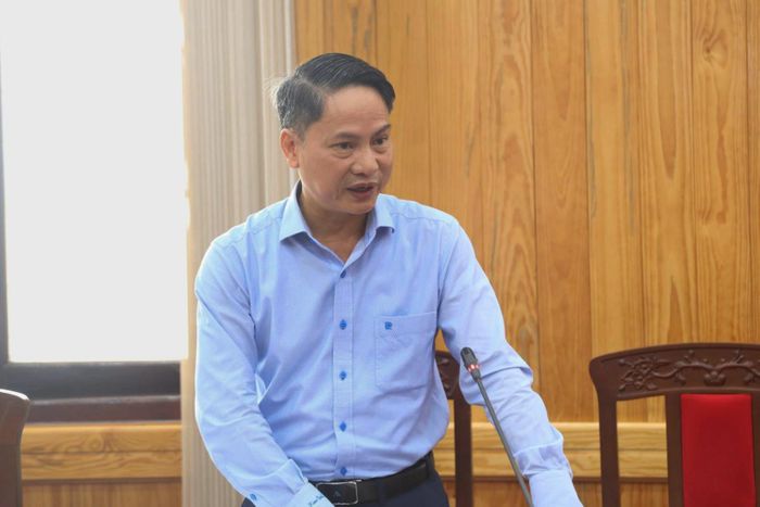 Phó Giám đốc Sở Tài chính Phan Văn Bảy báo cáo tiến độ xử lý, sử dụng tài sản dôi dư sau sáp nhập