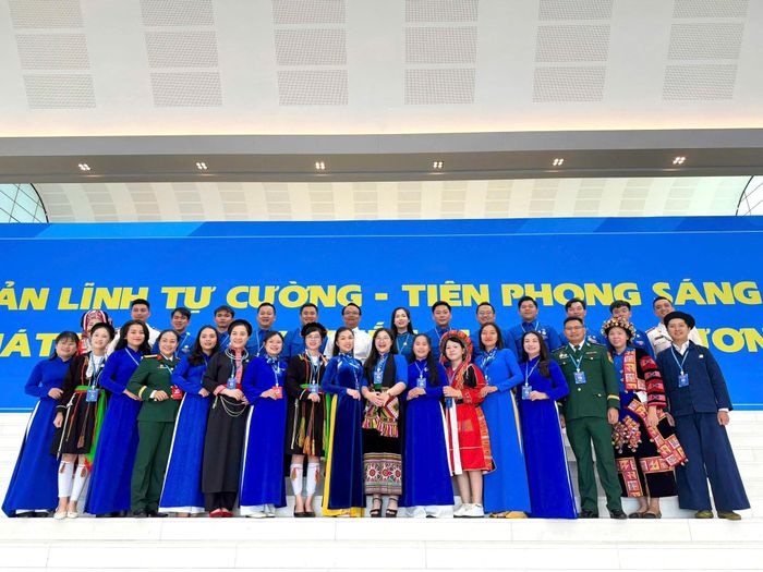Đồng chí Đặng Hồng Sỹ, Phó Bí thư Thường trực Tỉnh ủy Lâm Đồng thăm và động viên đoàn đại biểu tỉnh tham dự Đại hội đại biểu toàn quốc Đoàn TNCS Hồ Chí Minh lần thứ XIII