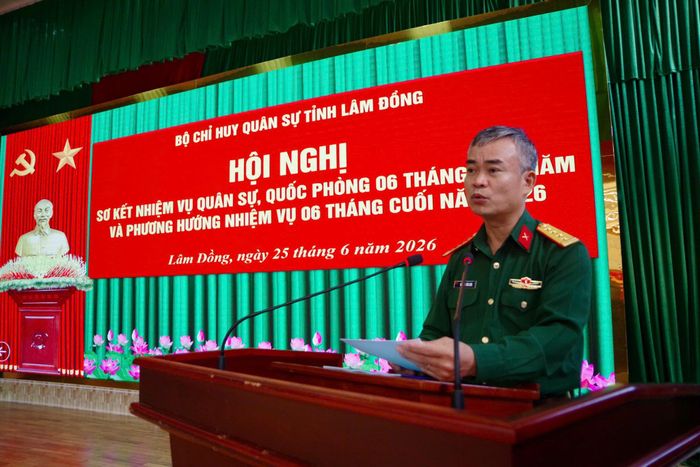 Đại tá Nguyễn Văn Sơn, Tỉnh ủy viên, Chính ủy Bộ CHQS tỉnh phát biểu