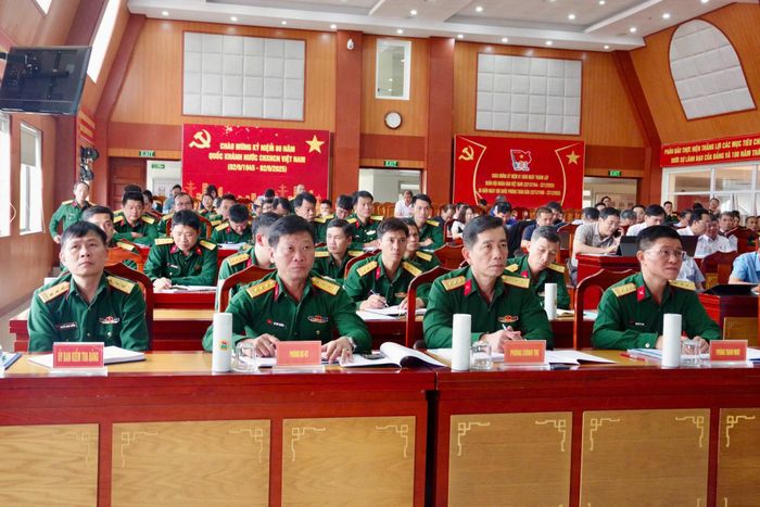 Chỉ huy các đơn vị tham gia hội nghị