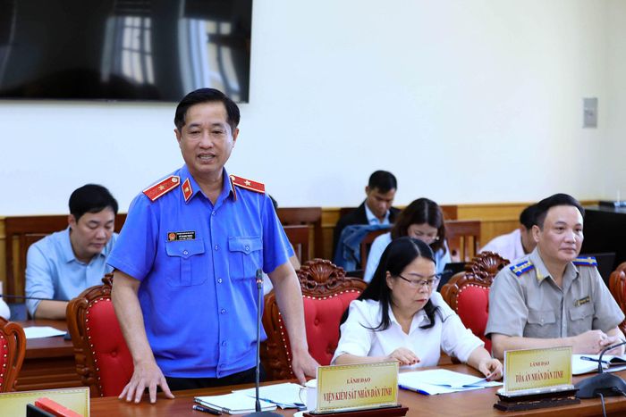 Lãnh đạo Viện Kiểm sát nhân dân tỉnh Lâm Đồng giải trình một số nội dung tại phiên họp