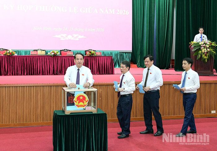 Các đồng chí Thường trực Tỉnh ủy bỏ phiếu bầu bổ sung Ủy viên UBND tỉnh, nhiệm kỳ 2026-2031 .