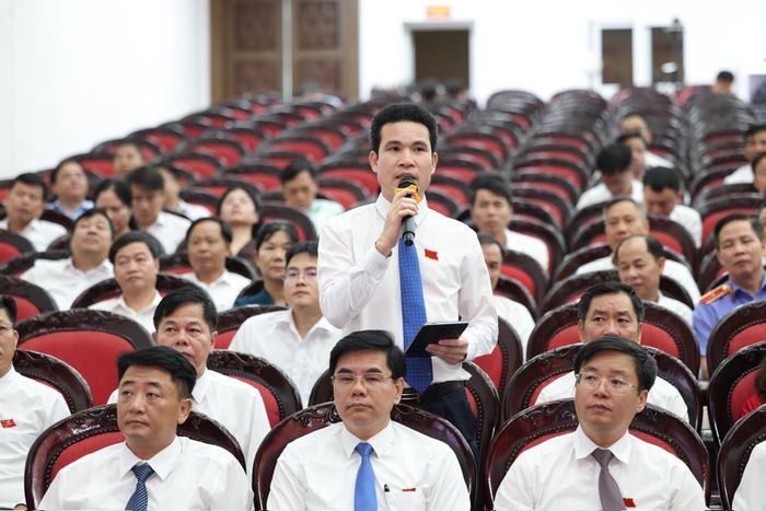 Đại biểu Triệu Văn Thái chất vấn về lĩnh vực xây dựng.