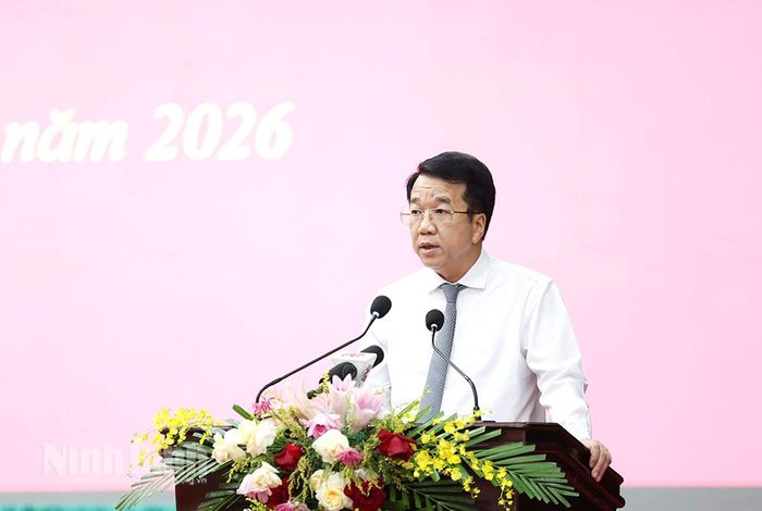 Đồng chí Nguyễn Thanh Bình, Phó Bí thư Tỉnh ủy, Chủ tịch UBND tỉnh trao đổi, làm rõ thêm một số nội dung đại biểu quan tâm.