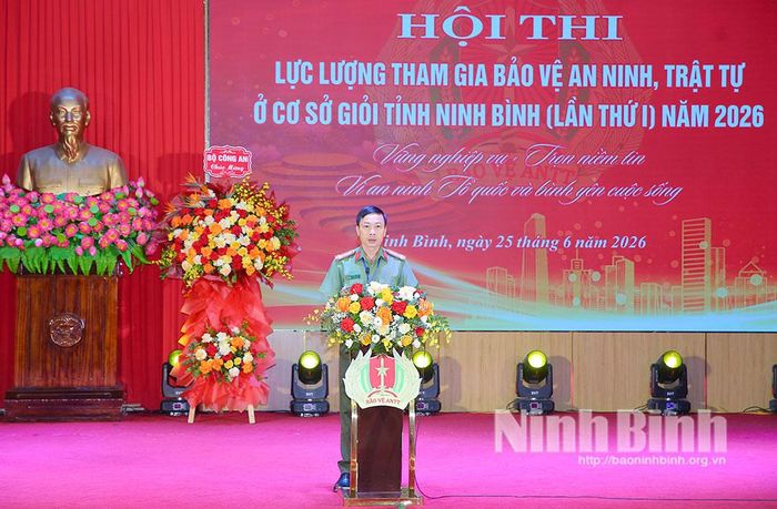 Lãnh đạo Công an tỉnh phát biểu khai mạc hội thi.
