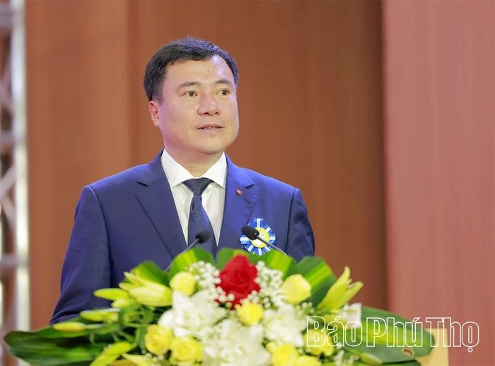 Thứ trưởng Bộ Công Thương Nguyễn Sinh Nhật Tân phát biểu tại buổi lễ.