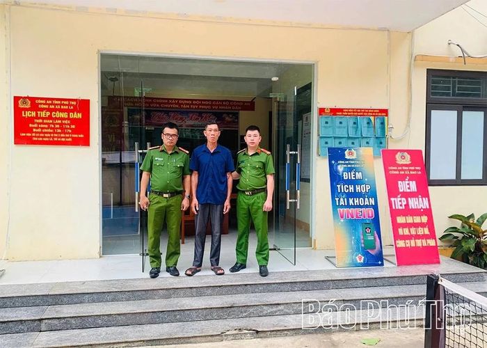 Công an xã Bao La cưỡng chế cai nghiện bắt buộc đối với người nghiện ma túy trên địa bàn.