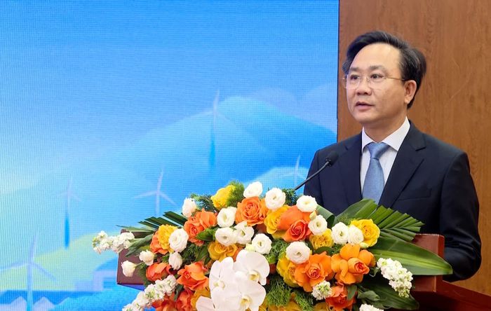 Đồng chí Hoàng Xuân Tân, Phó Chủ tịch UBND tỉnh phát biểu tại buổi họp báo - Ảnh: T.T