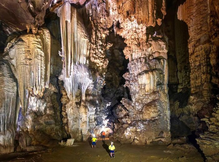 Hang Thắng có chiều rộng trung bình lớn hơn so với một số hang động khác - Ảnh: T.Đ