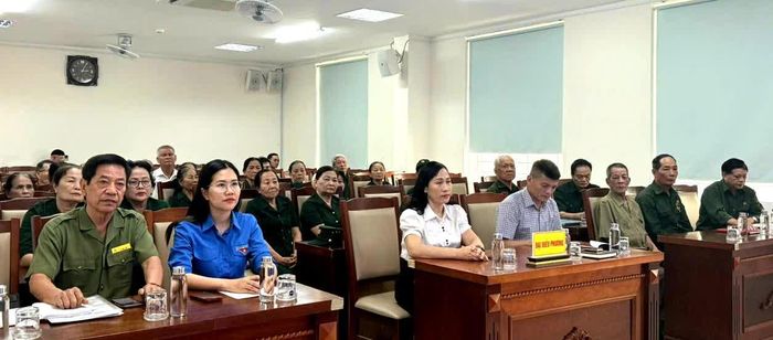 Đại biểu và các cựu thanh niên xung phong dự hội nghị - Ảnh: P.V