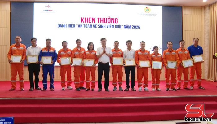 Khen thưởng Danh hiệu An toàn vệ sinh viên giỏi năm 2026.