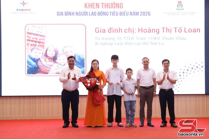 Công ty Điện lực Sơn La biểu dương 9 gia đình công nhân tiêu biểu.