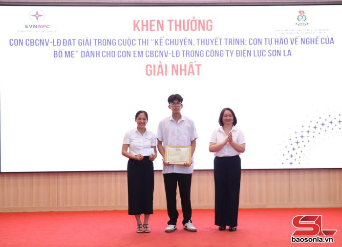 Trao giải Cuộc thi “Con tự hào về nghề của bố mẹ”.