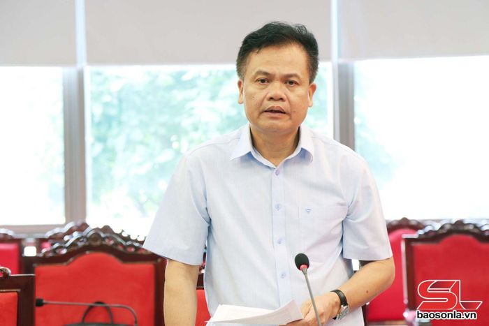 Lãnh đạo Sở Nông nghiệp và Môi trường giải đáp vướng mắc của công dân.