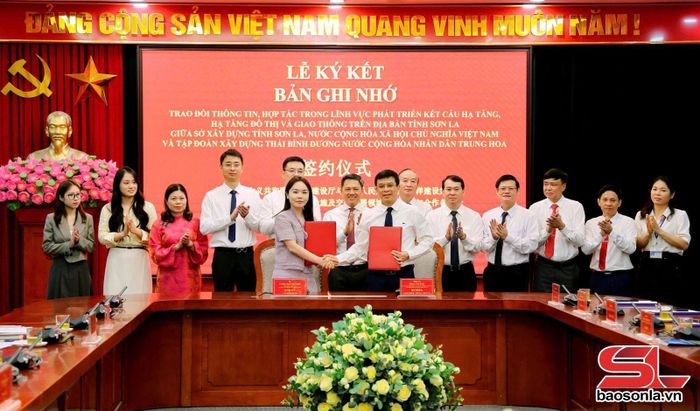 Đại diện Sở Xây dựng tỉnh Sơn La và Tập đoàn Xây dựng Thái Bình Dương ký kết bản ghi nhớ.