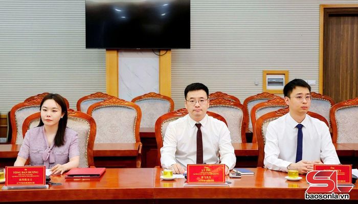 Đoàn công tác Tập đoàn Xây dựng Thái Bình Dương, Trung Quốc, tại lễ ký kết.
