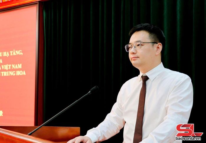Ông Lý Phi phát biểu tại buổi lễ.