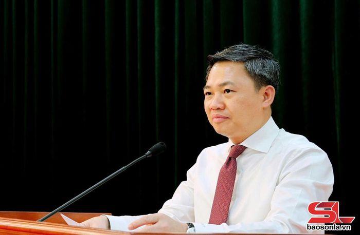 Đồng chí Chủ tịch UBND tỉnh phát biểu tại lễ ký kết.