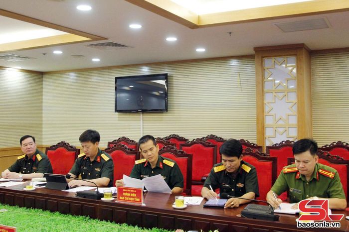 Đại diện Bộ CHQS tỉnh, Công an tỉnh dự hội nghị.