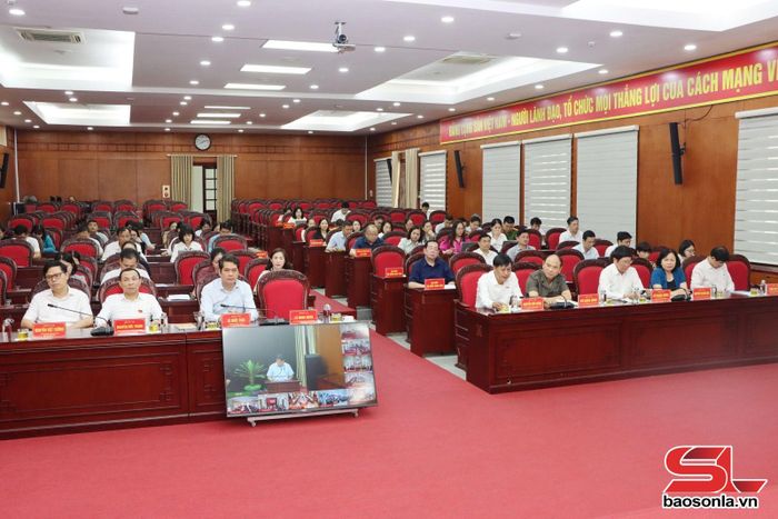 Các đại biểu dự hội nghị.