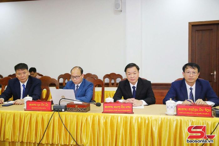 Đại biểu tỉnh Sơn La dự hội đàm.