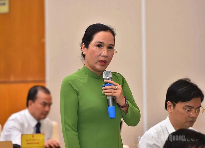 Đồng chí Phạm Kiều Vân, Giám đốc Sở Tài chính phát biểu trả lời ý kiến thảo luận.