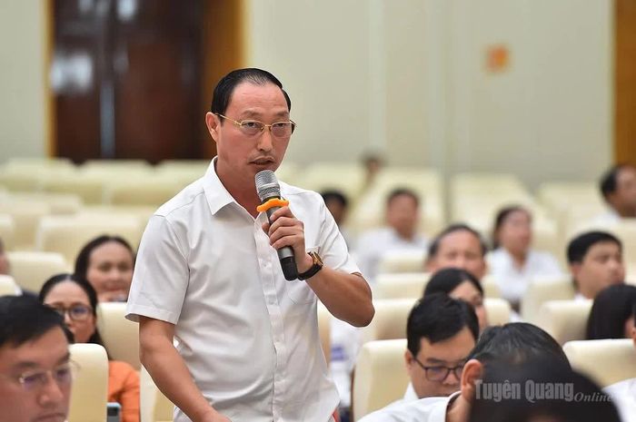 Đại biểu Vàng Đình Chiến phát biểu ý kiến thảo luận.