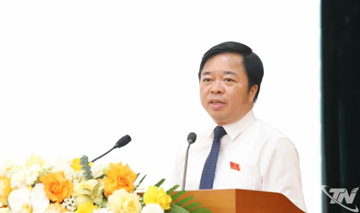 Đồng chí Bùi Văn Lương, Phó Bí thư Tỉnh ủy, Chủ tịch HĐND tỉnh, phát biểu bế mạc Kỳ họp.