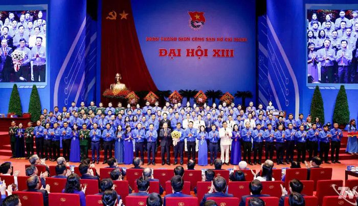 Ban Chấp hành Trung ương Đoàn khóa XIII, nhiệm kỳ 2026 - 2031 ra mắt Đại hội.