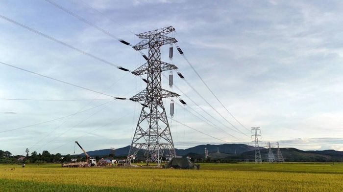 Thường xuyên theo dõi tình hình truyền tải trên các đường dây 500 kV liên kết miền và yêu cầu các đơn vị quản lý lưới điện tăng cường các biện pháp làm mát máy biến áp, đặc biệt tại các trạm biến áp 500 kV